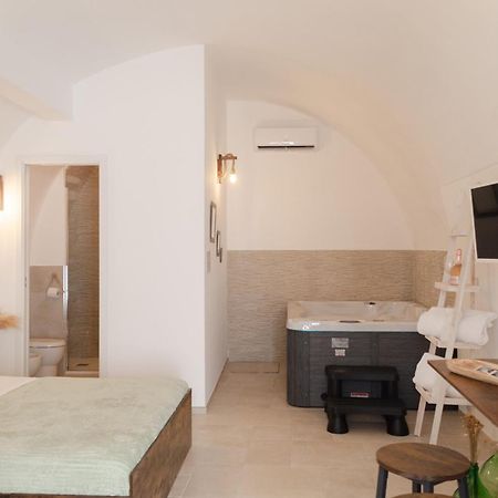 Aca Suite Luxury With Jacuzzi Adelfia Extérieur photo
