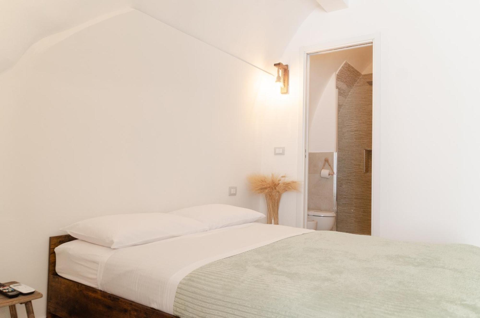 Aca Suite Luxury With Jacuzzi Adelfia Extérieur photo